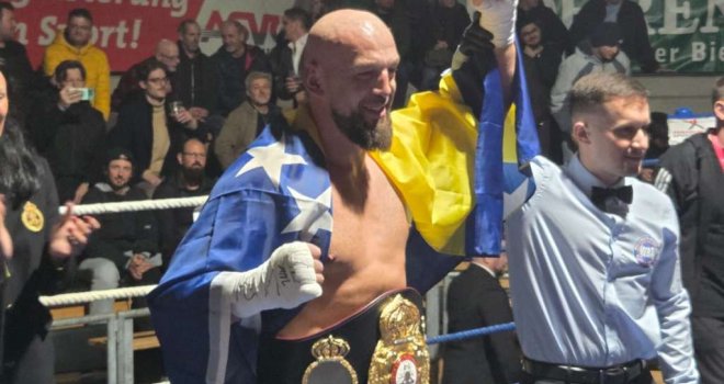 Iron Puki srušio Karimova i osvojio WBA titulu prvaka Evrope: Četvrti nokdaun nakon snažnog desnog krošea, sudija prekida meč...
