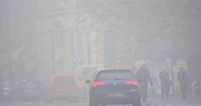 Vozači, oprez! Gusta magla 'okovala' ceste u BiH, u višim predjelima poledica i učestali odroni