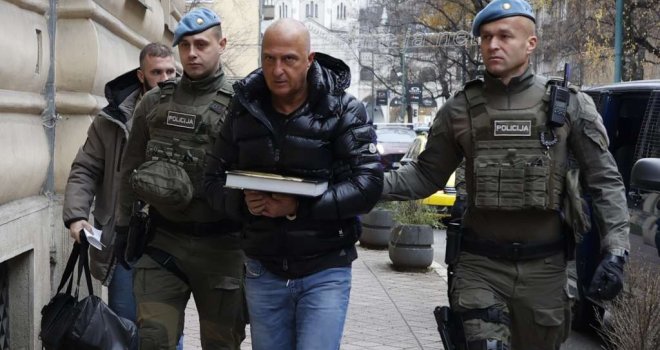 Uhapšeni dekan Ajanović i inspektorica Hakalović predati Tužilaštvu KS