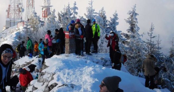 Tradicionalni novogodišnji uspon na vrh Trebevića: Budimo dio historije bh. planinarstva