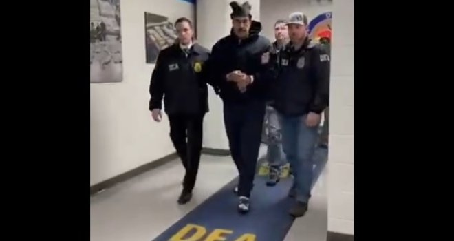 Pojavio se snimak Madura u New Yorku, dok ga s lisicama na rukama sprovode u pritvor: 'Laku noć, sretna Nova godina!'