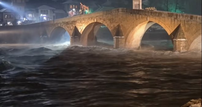 Izlila se Neretva na putu prema Boračkom jezeru, zatvorena cesta Nevesinje - Gacko