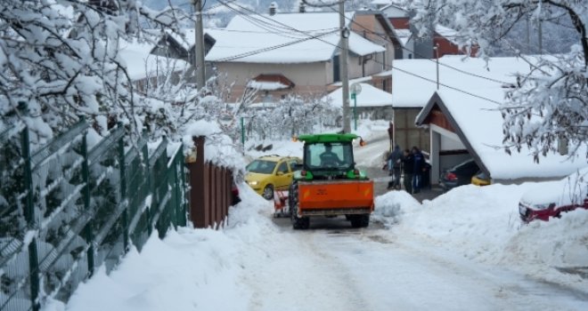 Vlada KS tvrdi da je pojačana koordinacija institucija u cilju efikasnijeg čišćenja snijega