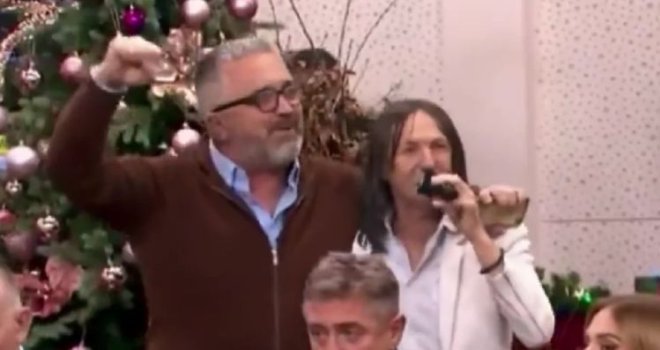 'Turkinja se pred džamijom klela...': Sramotno slavlje Dragana Vučičevića i srbijanskog političkog vrha