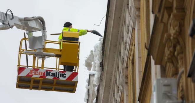 KJKP 'Rad' tvrdi: Očišćeno više od 6,4 miliona m² saobraćajnica i pješačkih prostora u Sarajevu