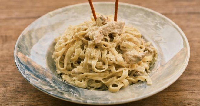 Ovo jelo ni slučajno nemojte naručivati u restoranu: Holesterol i pritisak diže u nebesa!