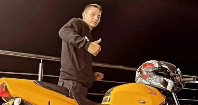 Mladić iz Velike Kladuše pronađen u besvjesnom stanju u automobilu: Preminuo u Domu zdravlja