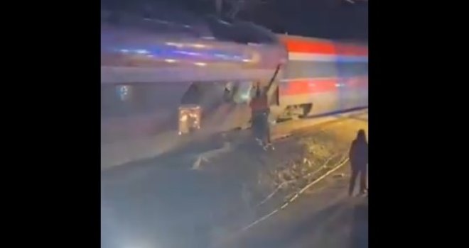 Raste broj žrtava nakon sudara brzih vozova u Španiji, najmanje 39 poginulih: Vagoni se survali niz nasip...