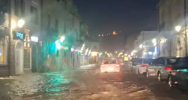 Nevrijeme u bh. gradu: Ulice pod vodom, padao i grad 