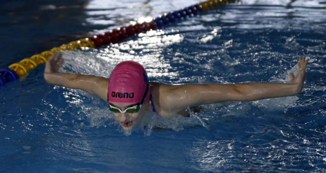 Mlada sarajevska plivačica Esma Dizić obara rekorde: Višetruka prvakinja BiH, predviđaju joj blistavu karijeru