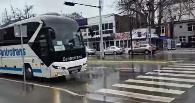 Na dženazu Erdoanu Morankiću već stigla dva autobusa puna ljudi