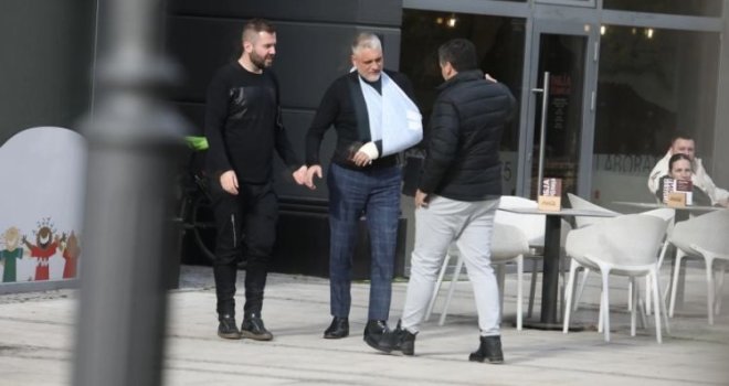 Advokat Žarko Mladenović nakon tuče s Čedom Jovanovićem: 'Gađao me stolicom i raskrvario mi glavu'