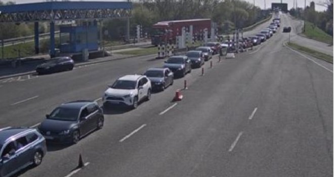 Nakon bajramskih praznika: Velike gužve na izlazima iz BiH