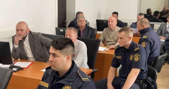 Tuzlanski policajci i bivši parlamentarac se izjasnili da nisu krivi za podvođenje maloljetnica