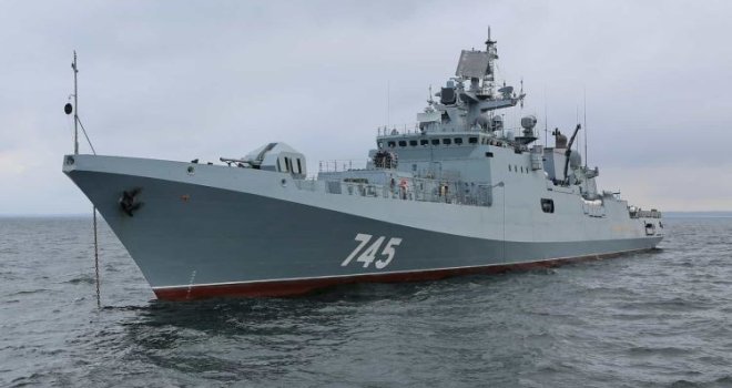 Ruska 'flota iz sjene' u pratnji teško naoružanog ratnog broda u La Mancheu: Britanci prijete zapljenom