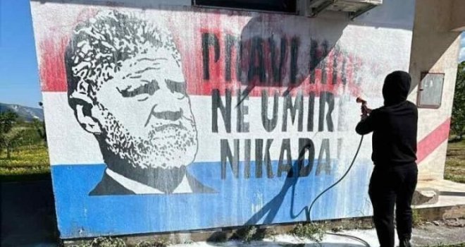 Tek što su ga skinuli, opet 'osvanuo': Vraćen mural Slobodanu Praljku u Mostaru