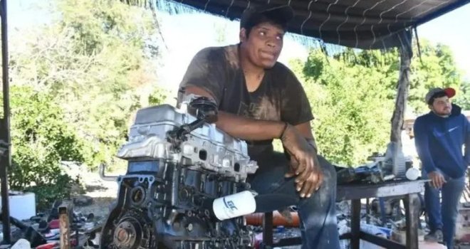 ‘Div iz Meksika’ jedan je od najviših ljudi na svijetu: Bez problema podiže motore od 180 kilograma