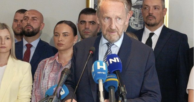 Izetbegović: Pritisak SAD-a na Schmidta Dodiku će dati krila, Amerikanci odustali od 'crnih listi' i sankcija