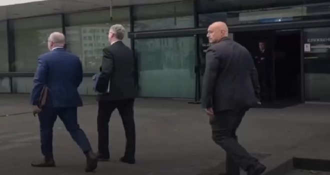  Počela ključna sjednica PIC-a na kojoj se bira nasljednik Schmidta: Ambasadori stigli u zgradu Parlamenta BiH