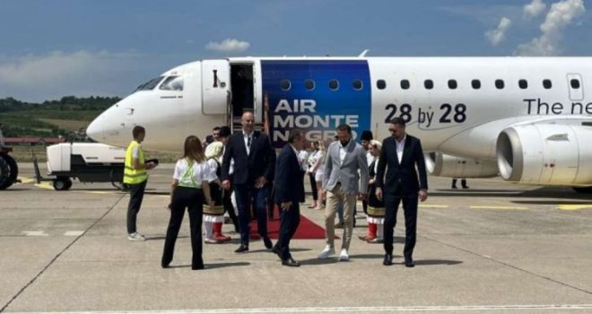 Lijepa vijest za građane: Uspostavljena vazdušna linija Tivat - Banja Luka, sletio i prvi avion