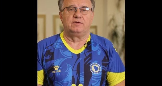 Premijer Nikšić u dresu BiH: 'Neka se vidi da navijamo za isti grb, dres, istu zastavu... Budimo svi uz Zmajeve!