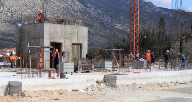 Ima li rasizma i kod nas: Kako žive strani radnici u BiH, jesu li zadovoljni primanjima i mogu li štedjeti? 