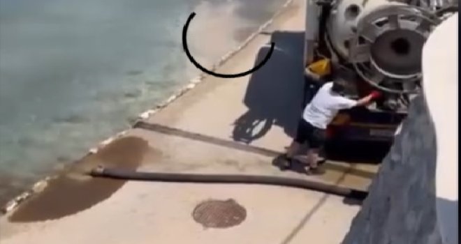 Skandal na poznatoj plaži na Jadranu: Cisterna ispraznila fekalije pred turistim