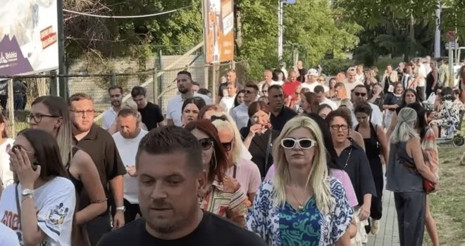 Svi putevi vode ka Koševu: Rijeka ljudi kreće se prema stadionu