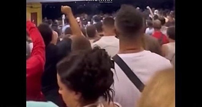 Brojni fanovi Dine Merlina ostali ispred Koševa, tvrde da su se pojavile i 'duple karte': Šta se sinoć dešavalo?!