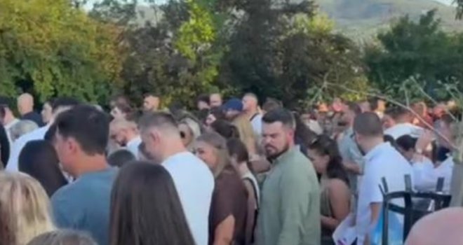 Druga noć Merlinovog spektakla: Hiljade fanova stigle ranije nakon problema s prvog koncerta