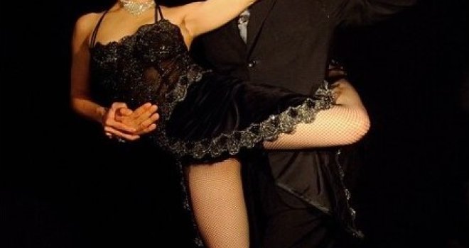Vrela ljetna noć u srcu Sarajeva: Tango s balkona - Štrosmajerova 13. augusta u ritmu muzike za ples