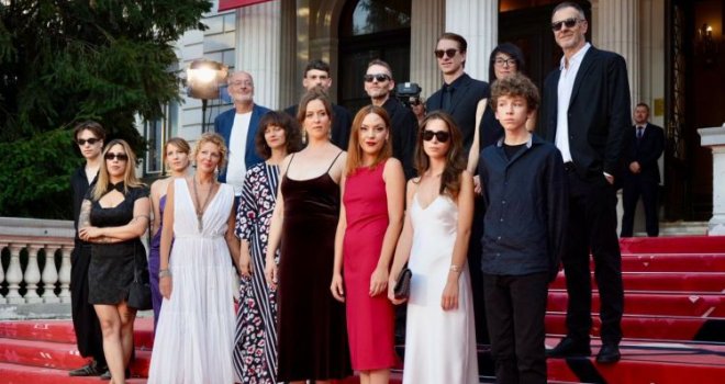 Ekipa filma 'Izgubljeni sin' prošetala crvenim tepihom: Film otvara najbolnije porodične rane