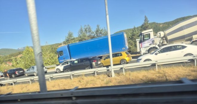 Nesreća na autocesti kod Sarajeva: Formirale se kilometarske kolone