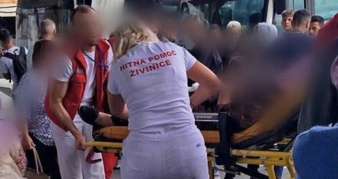 Stravična nesreća u Živinicama: Autobus uletio u stanicu, više osoba povrijeđeno