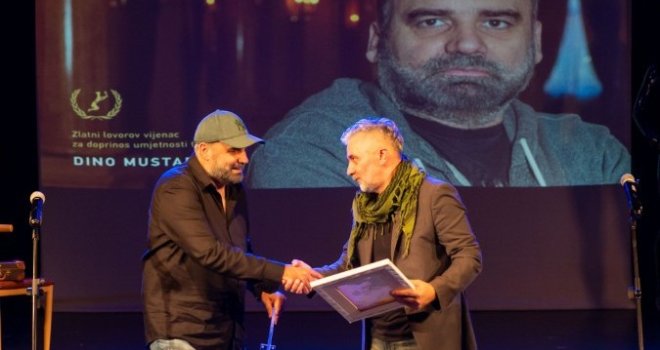 Dini Mustafiću dodijeljen Zlatni lovorov vijenac Festivala MESS za poseban doprinos umjetnosti teatra
