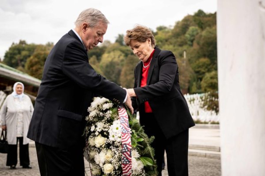 jeanne-shaheen-dick-durbin-srebrenica-1